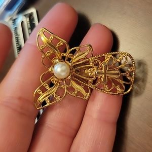 Vintage brooch angle with cross